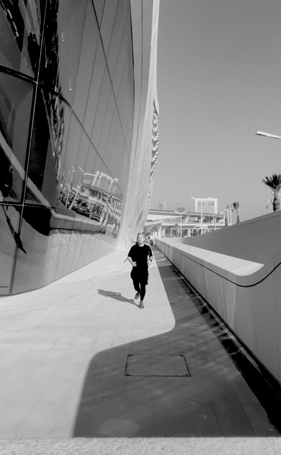 Polish architect Tommy Pniewski running through Riyadh’s streets at dawn, capturing the city’s evolving urban landscape—from modern towers and highways to new public spaces like the Sports Boulevard.