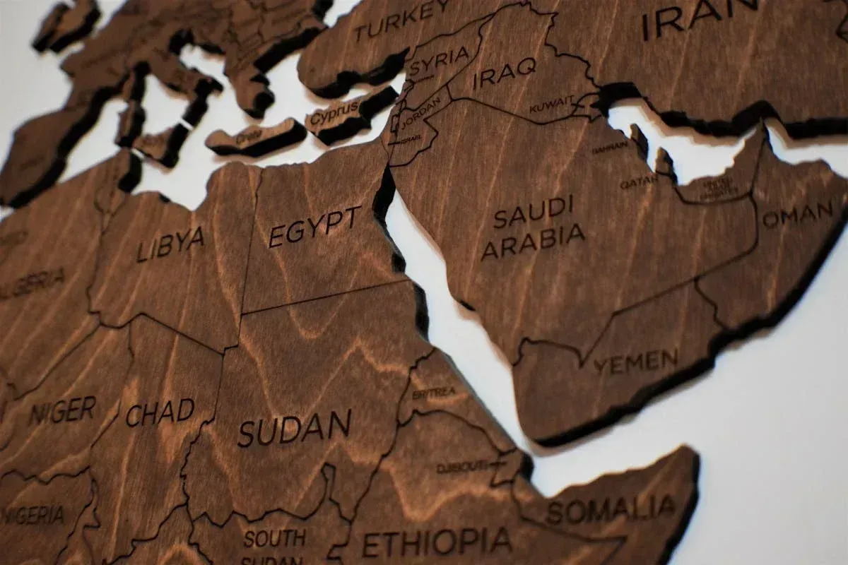 Dahlia Rahaimy discusses Saudi women’s empowerment during her interview with DW’s Dbate, with a map of Saudi Arabia symbolizing the focus on local perspectives and reforms. (Source: Pexels)