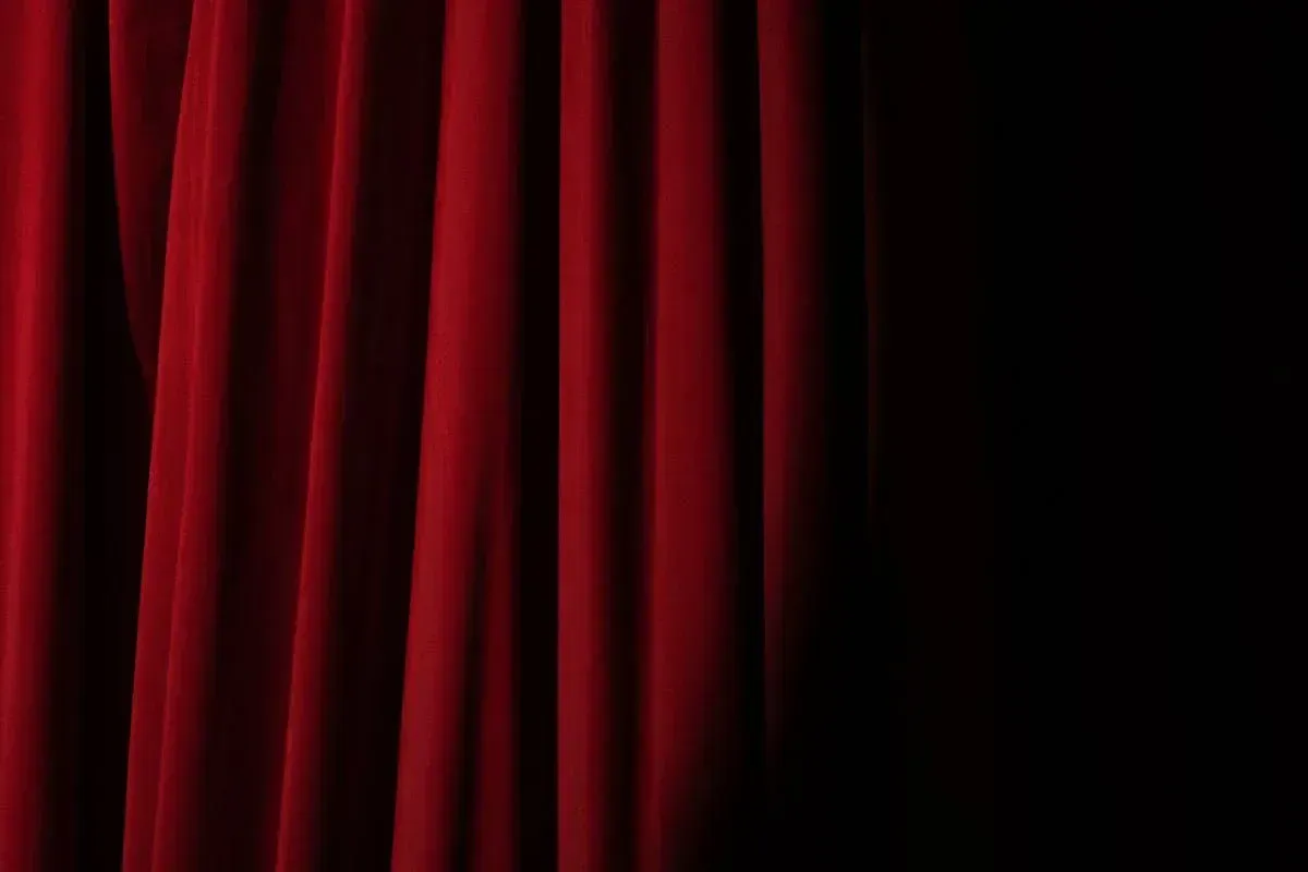 A theater curtain symbolizing the growth of Saudi Arabia's theater industry and cultural development.