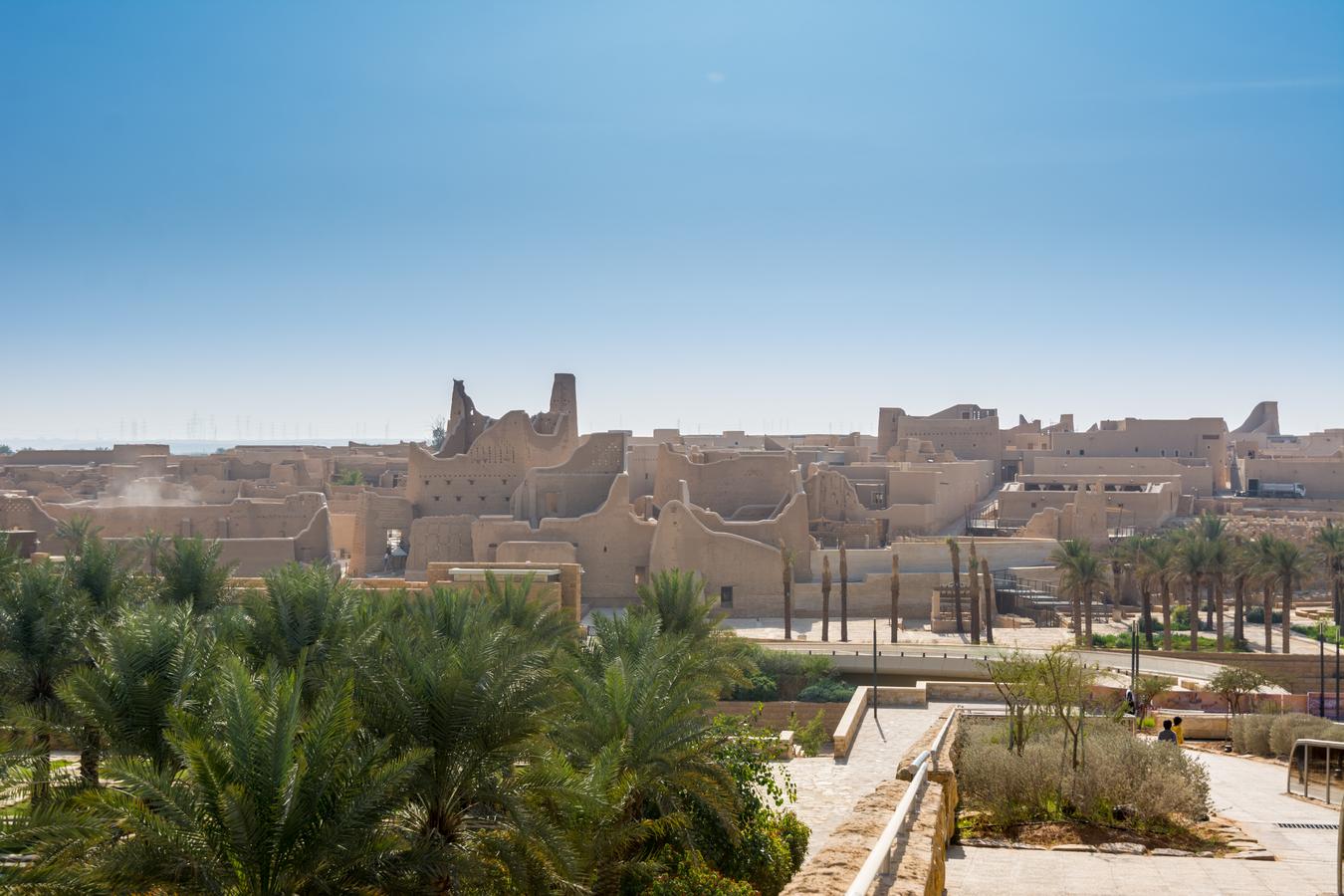 Diriyah’s mud-brick buildings reflect the architectural traditions of Najd and mark the birthplace of the first Saudi state.