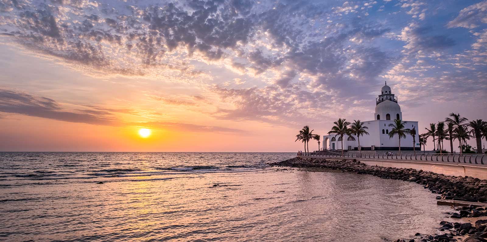Waterfront Mosque at Jeddah Corniche along the Red Sea coast (Source: Shutterstock)